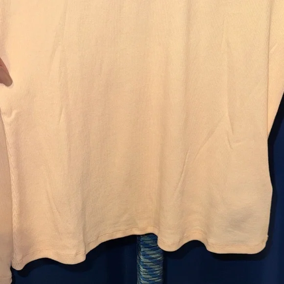 GUESS - NWT Peach Long-Sleeve Ribbed Top Size Large - Picture 11 of 14